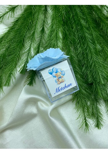 Kişiye Özel Bebek Hediyeliği Şeffaf Kutu Çiçekli ve Etiketli Mevlid Hediyesi Kişiselleştirilebilir