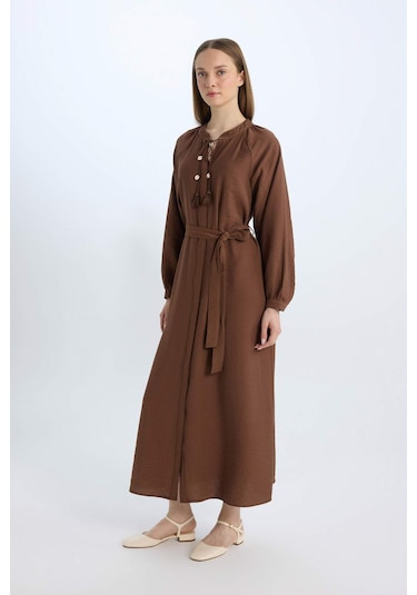 DeFacto 	Relax Fit Hakim Yaka Uzun Kollu Kuşaklı Maxi Elbise D7322AX25SPBN317