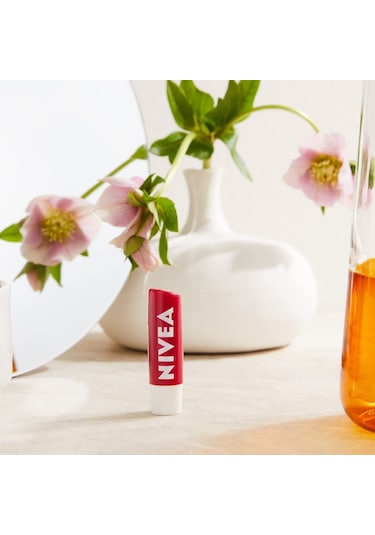 Nivea Shine Çilek Dudak Bakım Kremi 4.8 G