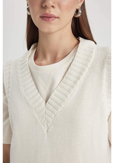 Defacto Regular Fit V Yaka Triko Süveter B8371AX24SPER133 Ekru