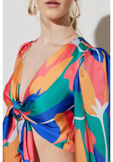 Regular Fit Normal Kesim V Yaka Yeşil Desenli Crop Bluz Yeşil