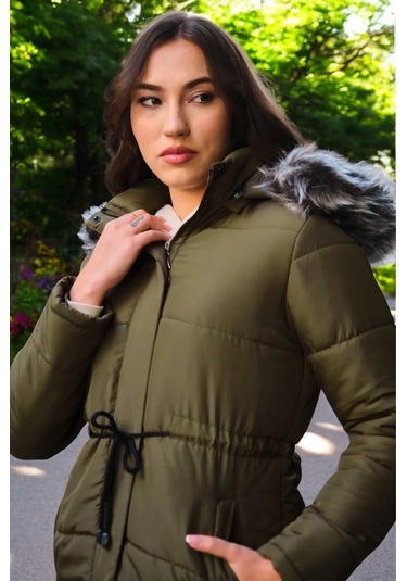 Kışlık Orta Boy Kapüşonlu Kürklü Şişme Kadın Mont Haki