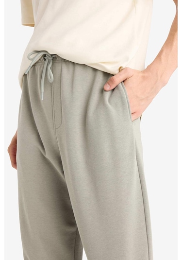Defacto Regular Fit Beli Bağcıklı Paçası Lastikli Cepli Basic Düz Jogger Eşofman Altı E9427ax25augr169 Gri Defacto Regular Fit Beli Bağcıklı Paçası Lastikli Cepli Basic Düz Jogger Eşofman Altı E9427ax25augr169 Gri