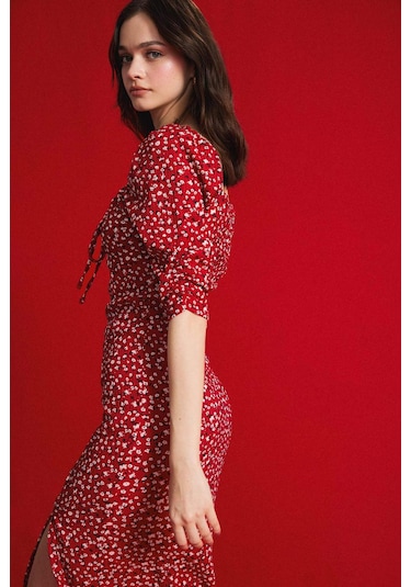 DeFacto Bodycon Vücudu Saran Kare Yaka Çiçek Desenli Yırtmaçlı Bürümcük Yarım Kol Midi Elbise Z5262AZ25SPBR466