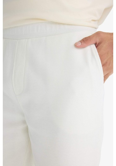 DeFacto %100 Pamuk Regular Fit Dokulu Waffle Şort E2591AX25SMWT46