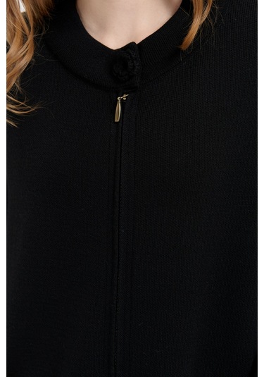 Kadın Dik Yaka Cebi Gül İşlemeli Fermuarlı Kısa Panço Siyah Siyah