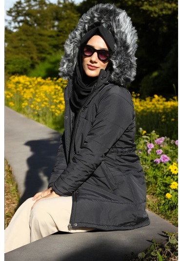 Kışlık Orta Boy Kürklü Kapüşonlu Su Geçirmez Tasarım Kadın Şişme Mont Siyah