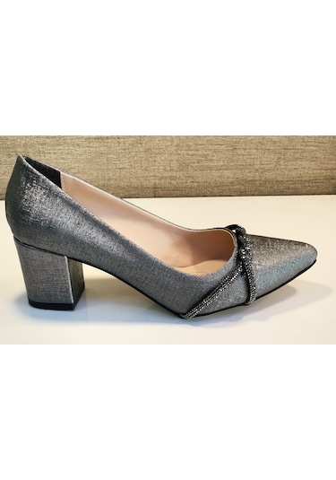 Bilener 450 Bayan Kapalı Taşlı Kısa Kalın Ökçeli Stiletto Ayakkabı Platin