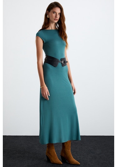 ESLY Kadın Viskon Karışımlı Kayık Yaka Slim Fit Yeşil Elbise