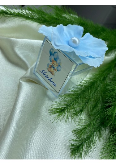 Kişiye Özel Bebek Hediyeliği Şeffaf Kutu Çiçekli ve Etiketli Mevlid Hediyesi Kişiselleştirilebilir