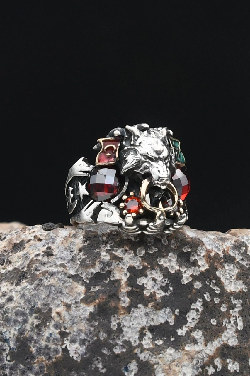 Ay Yıldızlı - Ay Yıldız Ve Kurt Figürlü Ve Kırmızı Zirkon Taşlı 925 Ayar Gümüş Erkek Yüzük 902327 Gümüş