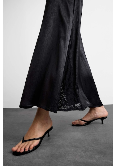 Defacto Yüksek Belli Saten Dantel Detaylı Midi Etek F8040ax25smbk81 Siyah Defacto Yüksek Belli Saten Dantel Detaylı Midi Etek F8040ax25smbk81 Siyah