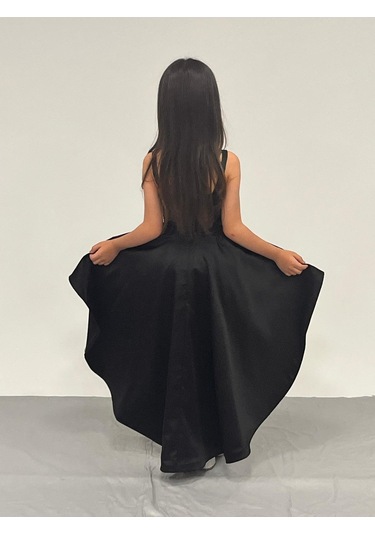 Kız Çocuk Abiye Siyah Saten Kuyruklu Yaka Şerit Taşlı Abiye Elbise 5-10 Yaşyaş Siyah