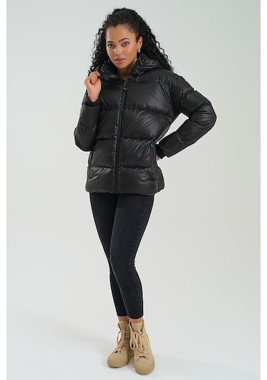 Kadın Siyah Kapüşonlu Dik Yaka Kolu Ribanalı Siyah Kadın Mont Siyah