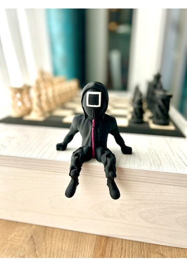 Squid Game Subay Figürü - 10cm