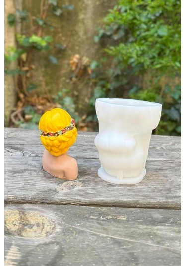 Juli Çiçekli Göz Bandı Takan Tekli Silikon Mum Kalıbı