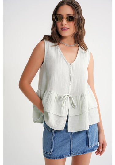4722 Kadın V Yaka Fırfırlı Müslin Bluz Adaçayı Adaçayı