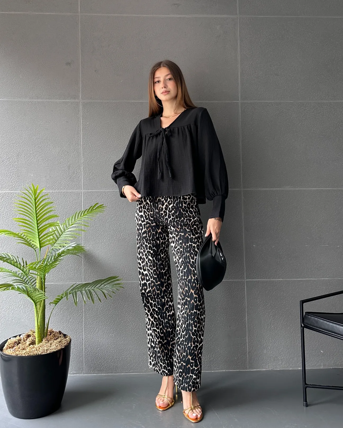 Lirya Prive Yakası Bağlamalı Basic Müslin Bluz Siyah - Siyah