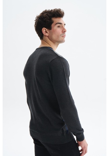 Arma Erkek Slim Fit Likralı Akrilik Kumaş V Yaka Kareli Kazak K0kro0860 Gri