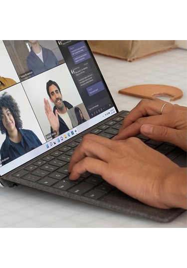 Microsoft Surface Pro Copilot+ 11. Edition Kalem Depolamalı Q İngilizce Klavye