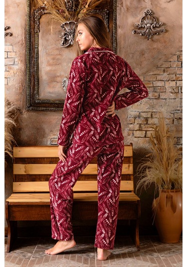 Kışlık Yılbaşı Desenli Kadın Gömlek Polar Pijama Takımı- Geyikli Yılbaşı Pijaması Bordo
