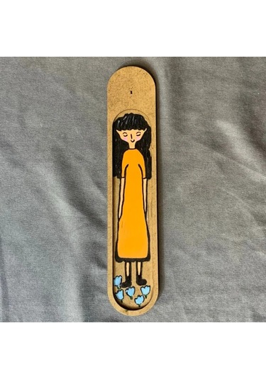 Uretti - Pınar 2572 - El Yapımı Turuncu Elbiseli Şirin Kız Ahşap Tütsü Kayığı - 5 X 25 Cm 1 Adet