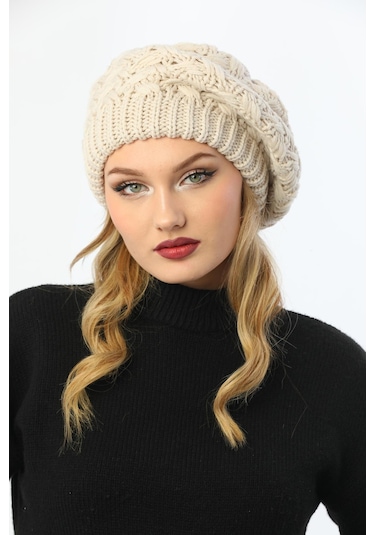 Çift Kat Kadın Ressam Bere Taş