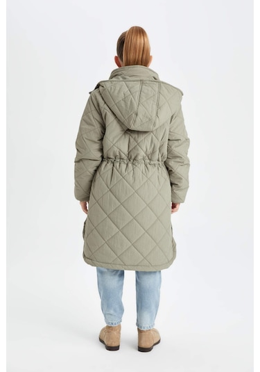 DeFacto Kız Çocuk Su İtici Kapüşonlu Fermuarlı Çıtçıtlı Cepli Uzun Mont Parka C8974A824AUKH461 Haki