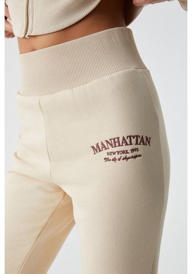 GRIMELANGE Iressen Kadın Nakış Desenli Regular Fit Taş Rengi Eşofman Altı Taş Rengi