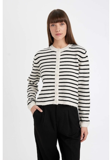 Defacto Regular Fit Bisiklet Yaka Çizgili Düğmeli Triko Hırka C9051AX24WNER105 Ekru