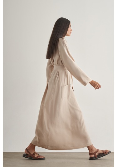 Mizalle Modal Karışımlı Kuşaklı Taş Rengi Uzun Gömlek Elbise Taş