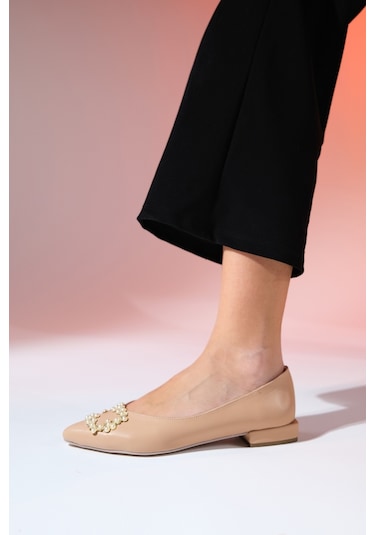 Luvishoes Ghent Bej Cilt İnci Taşlı Kadın Babet Ayakkabı Bej