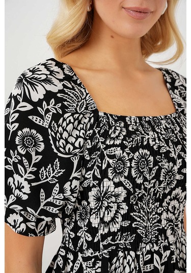 Kare Yaka Prenses Kol Önü Gipeli Yanları Yırtmaçlı Çiçek Desenli %100 Pamuk Midi Boy Viskon Elbise Siyah