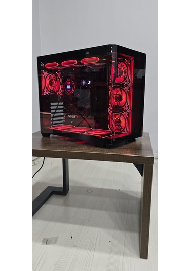 Anime Karakterli 7 Argb Fanlı 750w 80+ Bronze Power Supply Siyah Kavisli Cam Akvaryum Kasa