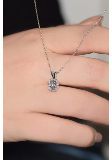 0.10 Ct Modern Tasarım Baget Kare Tektaş Kolye