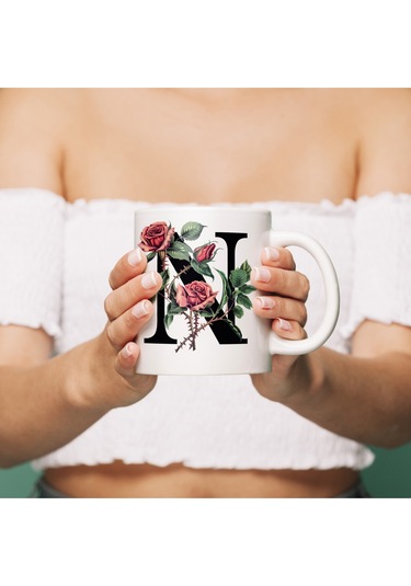 N Baş Harf Kırmızı Güller İle Sarılı Bardak 330 Ml Kişiye Özel Çiçekli Hediye Beyaz