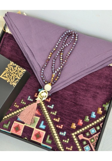 Çeyizlik Hediyelik Seccade Eşarp Tesbih Set Kilim Desenli Kadife Astarlı Seccade, Eşarp, Kristal Tesbih Özel Kutulu Lüks Hediye Seti Mor