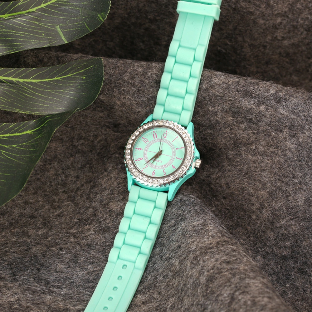 Xindoker Bayanlar İçin Klasik Kuvars Saat, Silikon Kordon, Hafif Ve Rahat, Günlük Suya Dayanıklı, İşaretçi Tipi, Pembe Rengi Rose