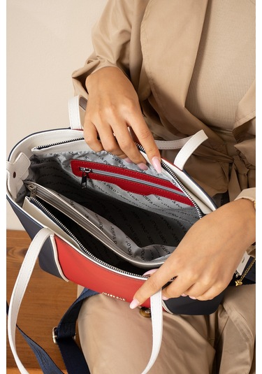 Just Polo Kadın Büyük Boy Suya Dayanıklı Lakoste Kumaş Uzun Askılı 4 Gözlü El Ve Omuz Çantası Pbu2170 Lacivert-beyaz Lacivert - Beyaz