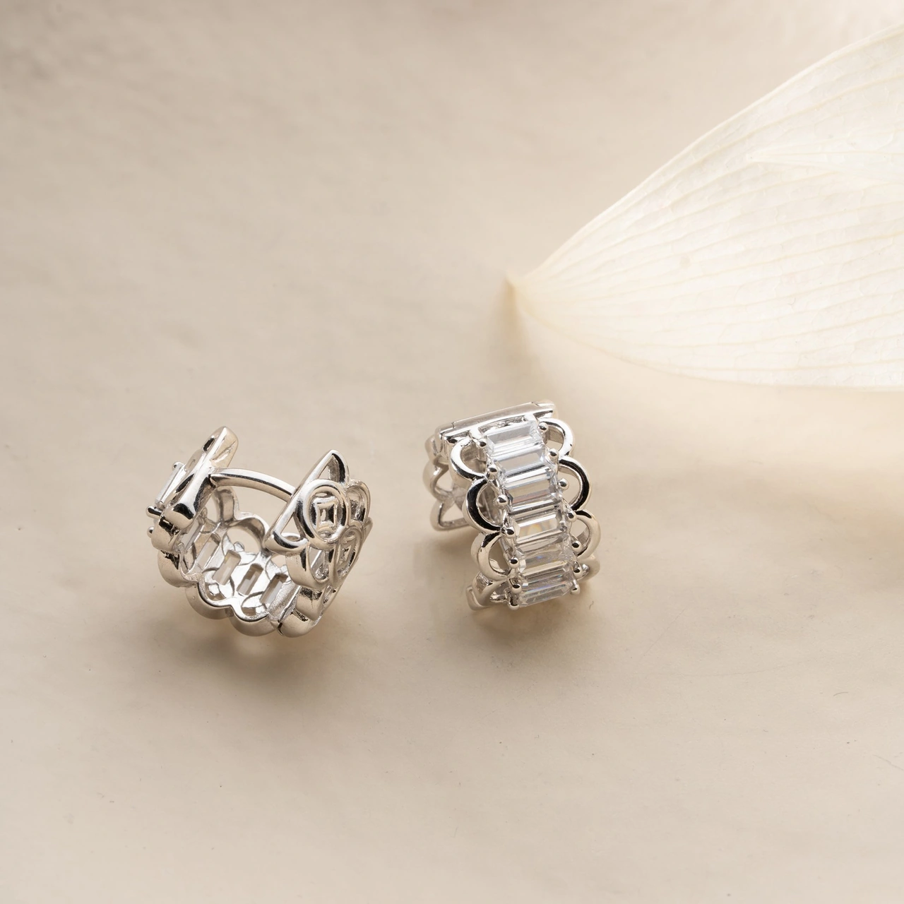 925 Ayar Gümüş Baget Taşlı Minimal Halka Küpe Gümüş