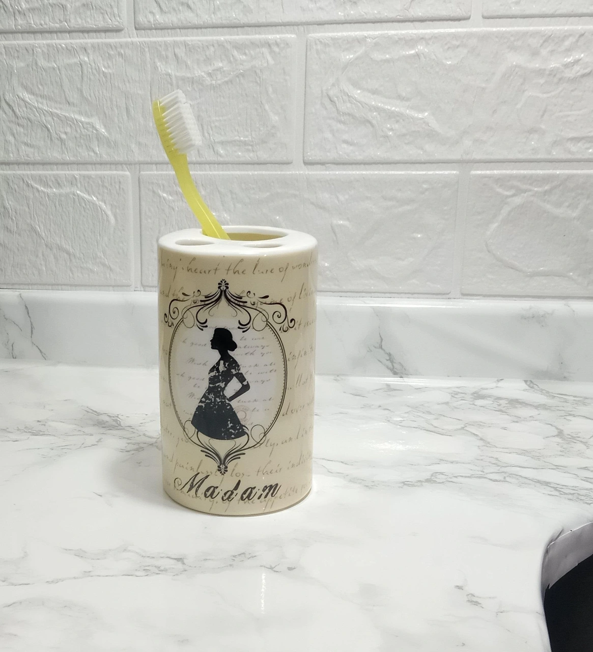 2 Adet Seramik Diş Fırçalık Madam Desenli 7x7x11cm Banyo Seti Çok Renkli