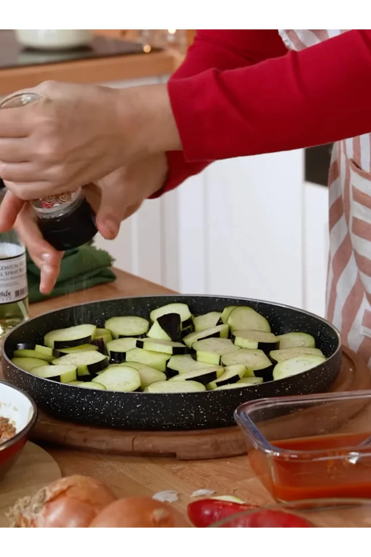 Yuvarlak Granit Fırın Tepsisi 28 Cm, Alüminyum Gövde, Hafif Ve Dayanıklı Yapışmaz Siyah