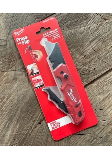 Milwaukee Pro Metal Döküm Katlanır Maket Bıçağı Fastback Compact 17cm