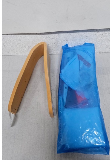 Tam Donanımlı Trafik İlk Yardım Seti Boyunluk Reflektör Cam Buz Kazıyıcı Lastik Sabitleme Takozu 401073