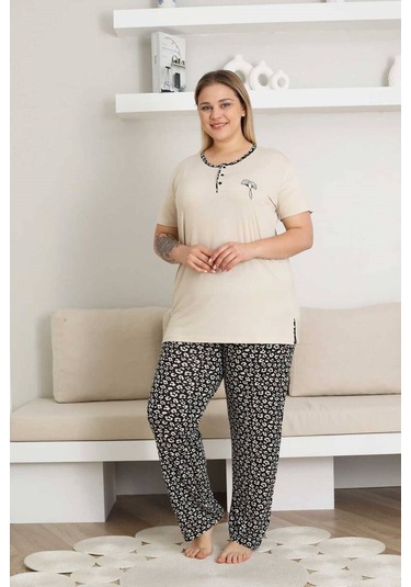 Kadın Desenli Bisiklet Yaka 3 Düğmeli Yırtmaç Detaylı Büyük Beden Viskon Kısa Kol Pijama Takımı Bej