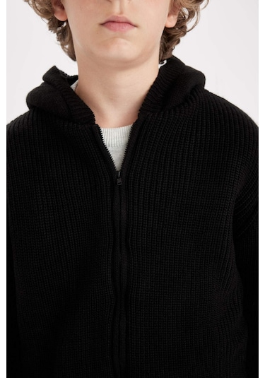 DeFacto Erkek Çocuk Basic Düz Triko İçi Polarlı Kapüşonlu Fermuarlı Siyah Okul Hırkası U4282A624AUBK81