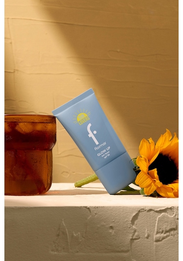 Flormar Sun Lovers Nemlendirici Etkili & Işıltılı Bitişli Güneş Koruyucu Baz SPF50 001 Pink 40 ML