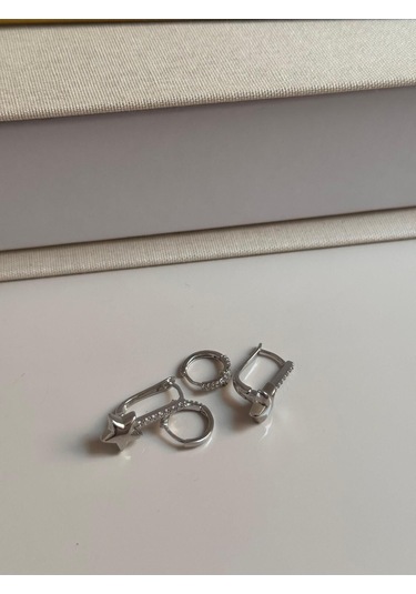 Yıldız Figürlü Taş Detaylı Gümüş Renk Küpe Seti Işıltılı Ve Modern Tasarım Gümüş