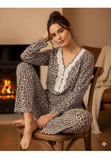Leopar Ve Çiçek Desenli Pamuklu Penye Kumaş Pijama Takımı Leopar