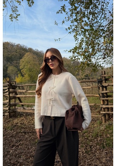 Krem Fiyonk Boncuk Detaylı Hırka - 251072 Krem